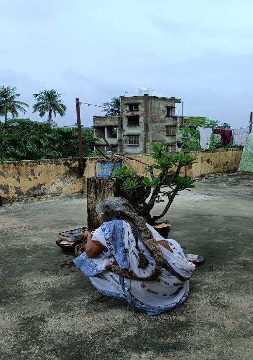The midwife preparing a neem-based remedy